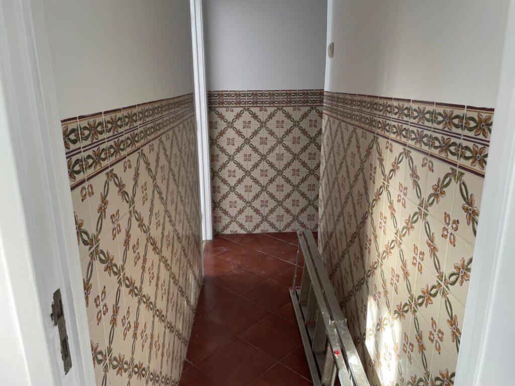 Equipa da Navegante Construções a instalar cobertura em obra — telhados e coberturas em Lisboa
