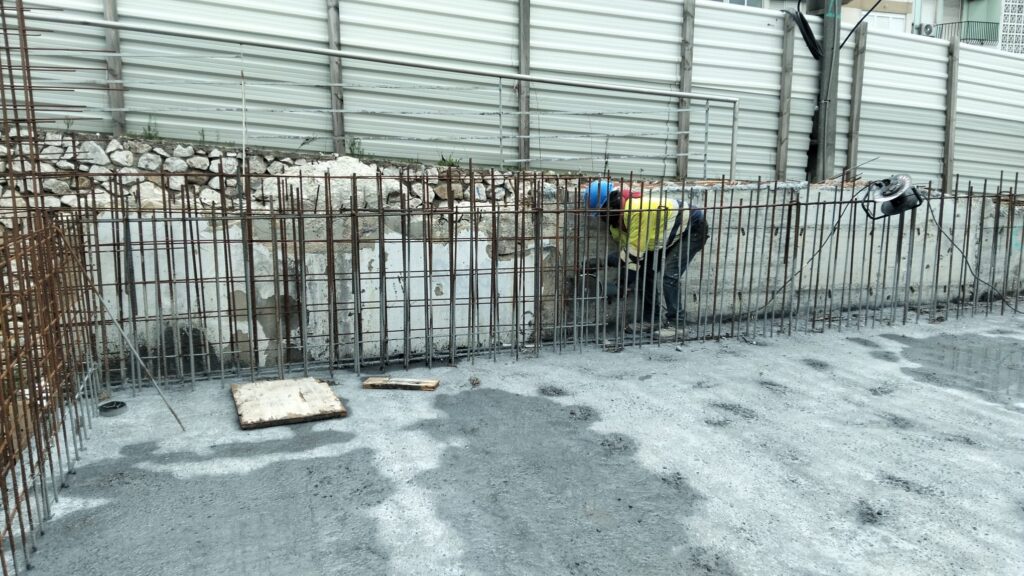 Obra de fundações com sapatas de betão armado — Navegante Construções