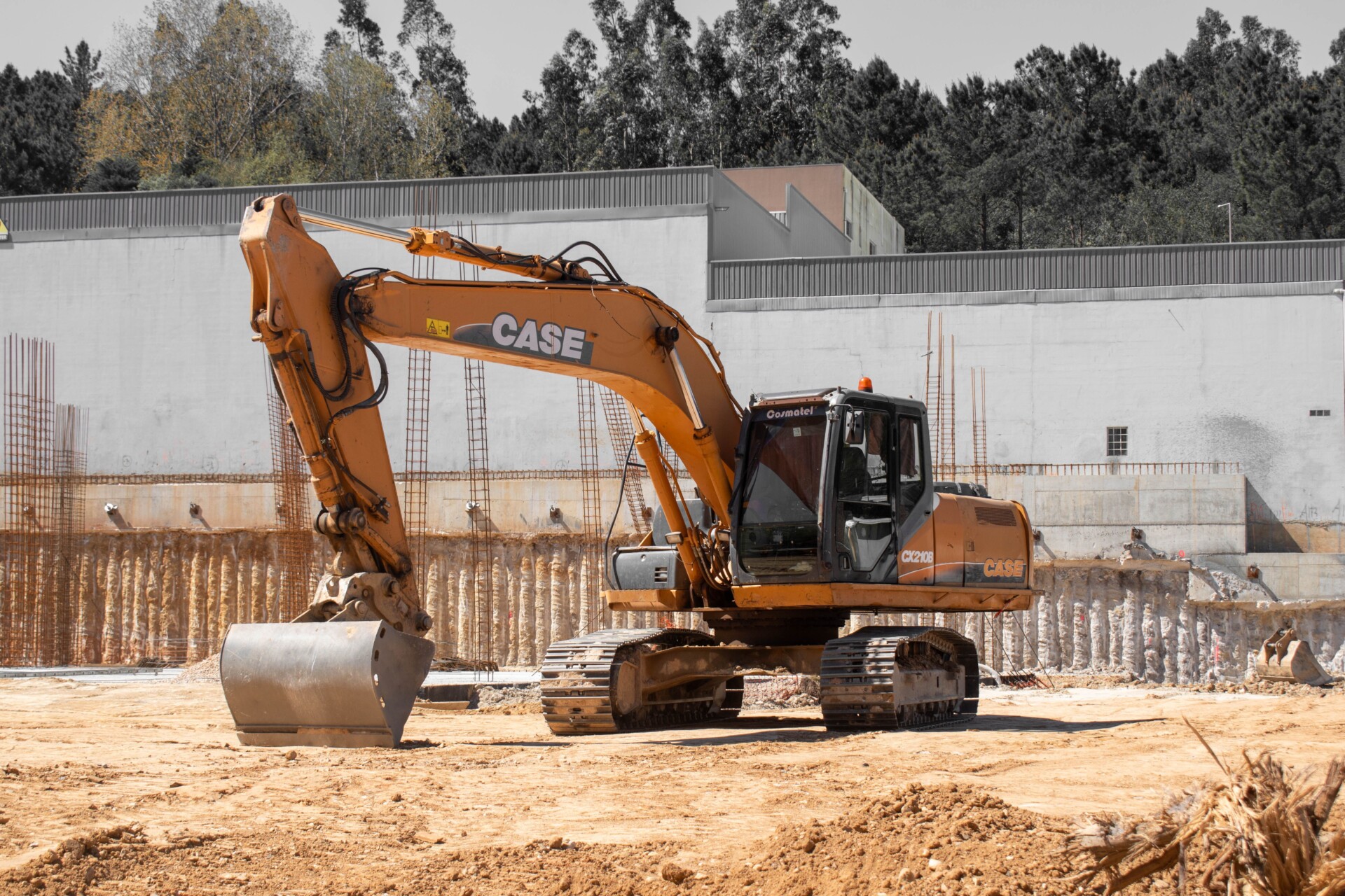 Trabalhos de escavacao e terraplanagem em obra de construcao civil — Navegante Construcoes Lisboa